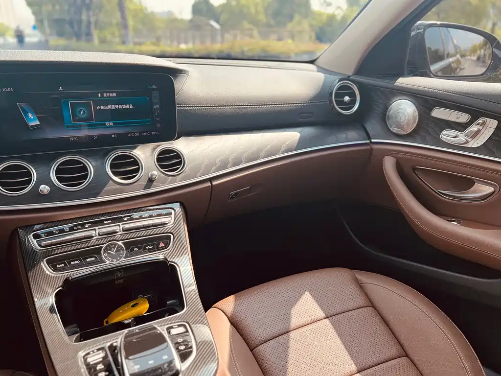 MERCEDES-BENZ E CLASS