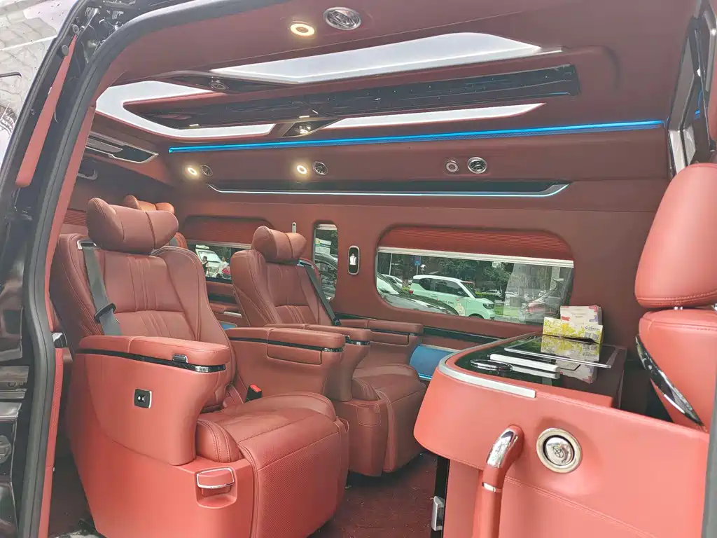 Toyota Hiace — миниатюра 7