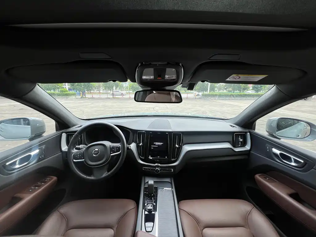 Volvo XC60 2024 B5 Luxury