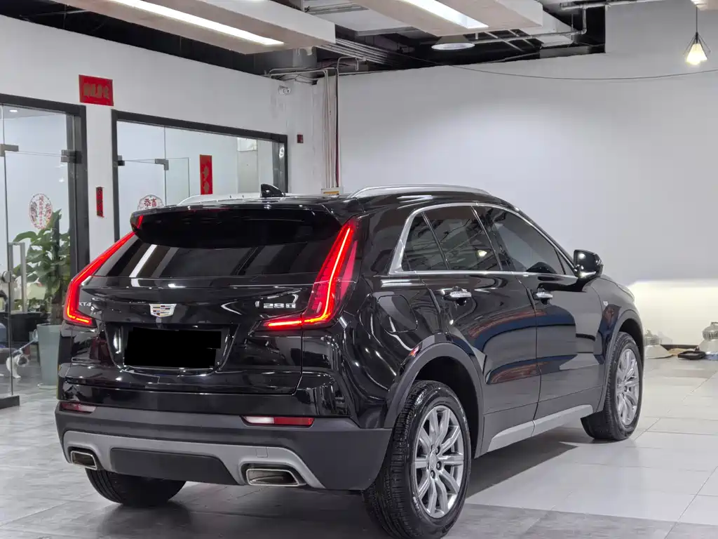CADILLAC XT4