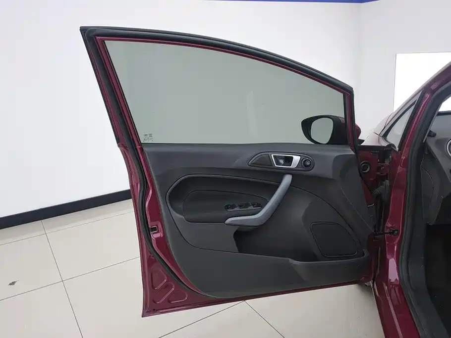 Ford Fiesta — миниатюра 7