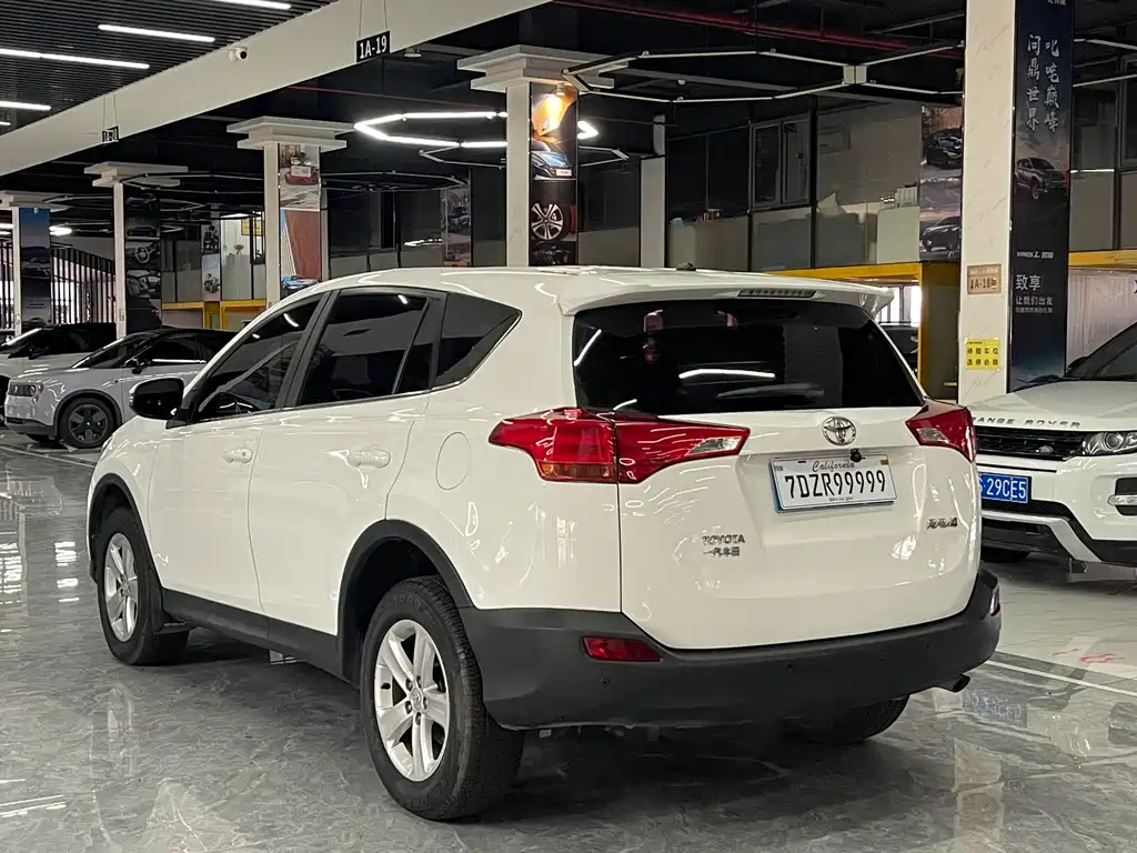 Toyota RAV4 — миниатюра 7