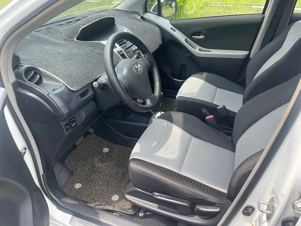 Toyota Yaris — миниатюра 13