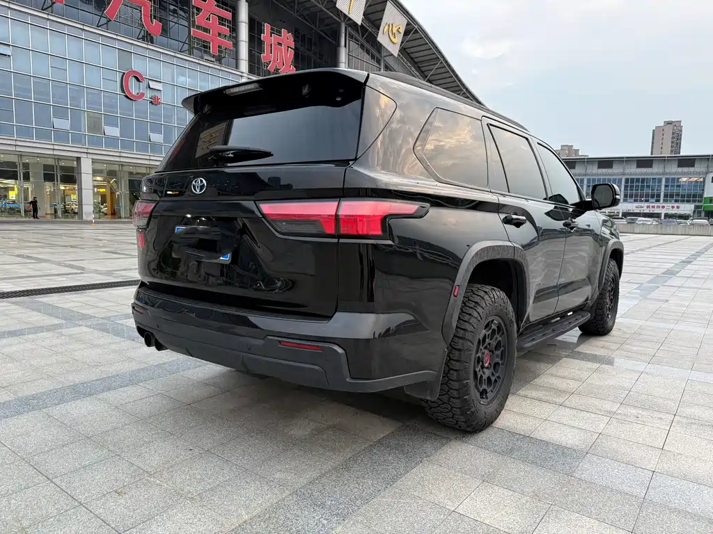 Toyota Sequoia — миниатюра 9