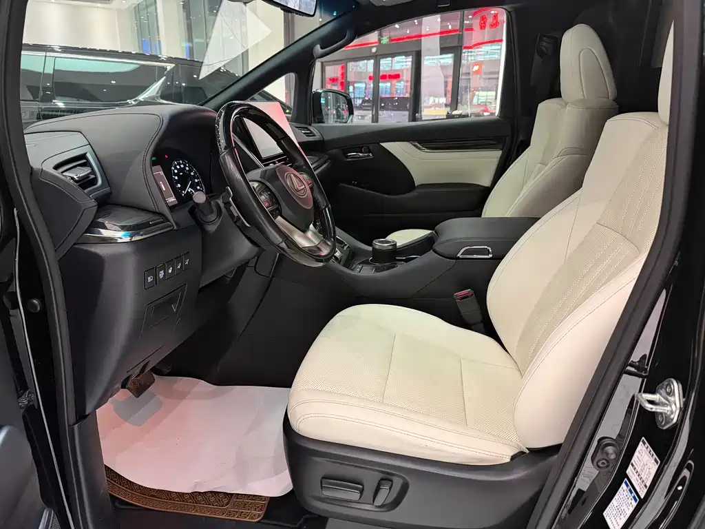 Lexus LM 2020 300h мест