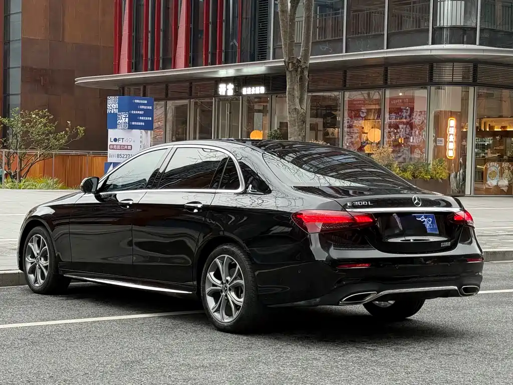 MERCEDES-BENZ E CLASS