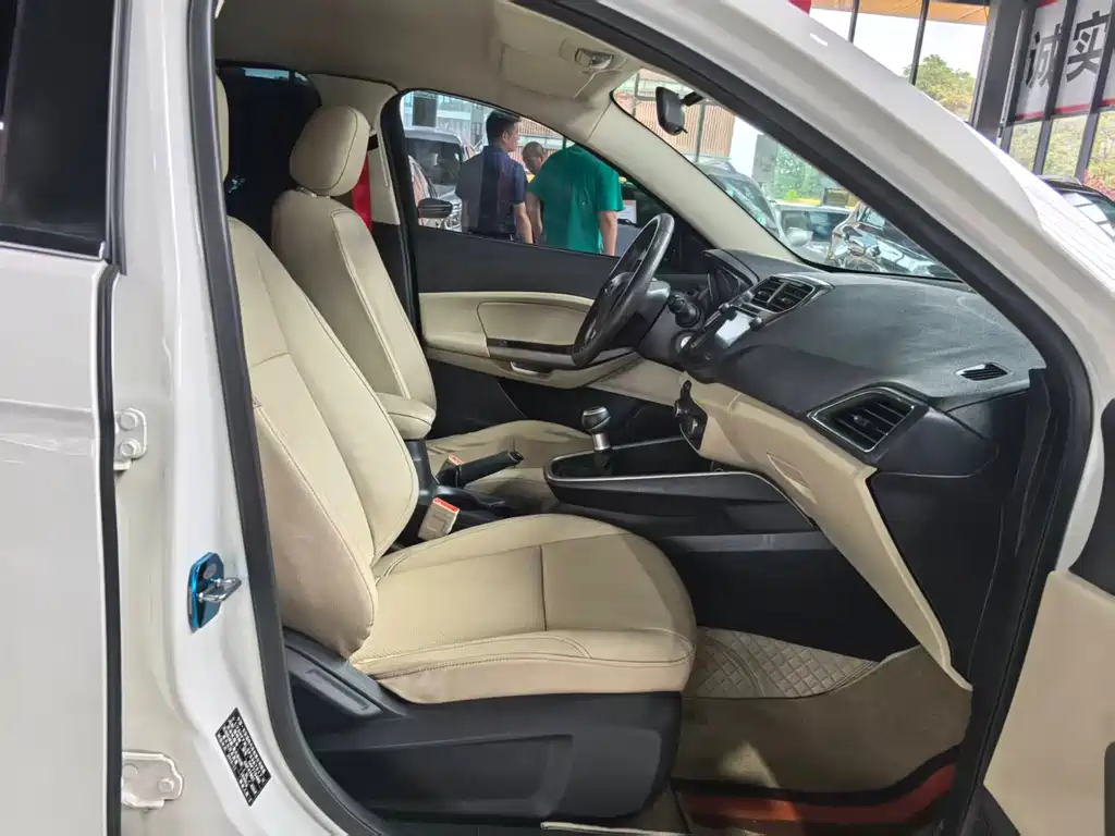 Ford Escort 2015 1.5L MT Comfort