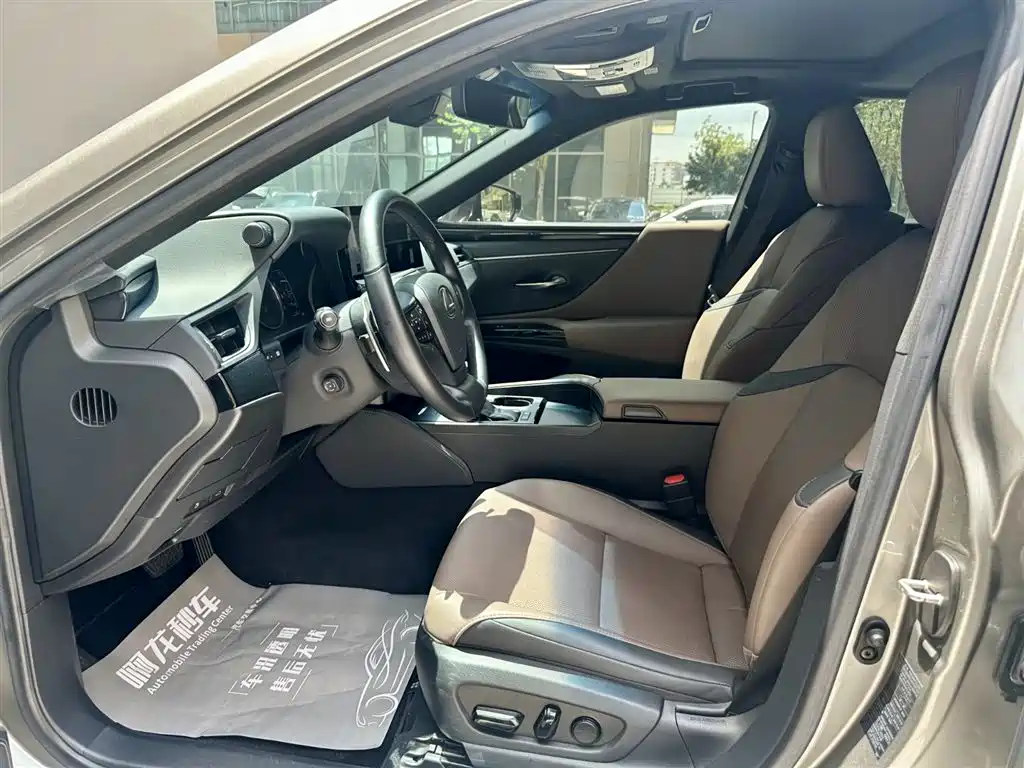 Lexus ES 2022 300h