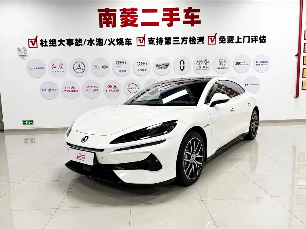 Denza Denza Z9 2025