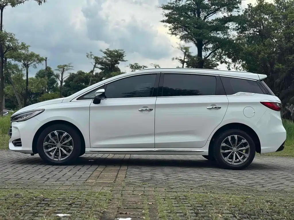 BYD SONG MAX