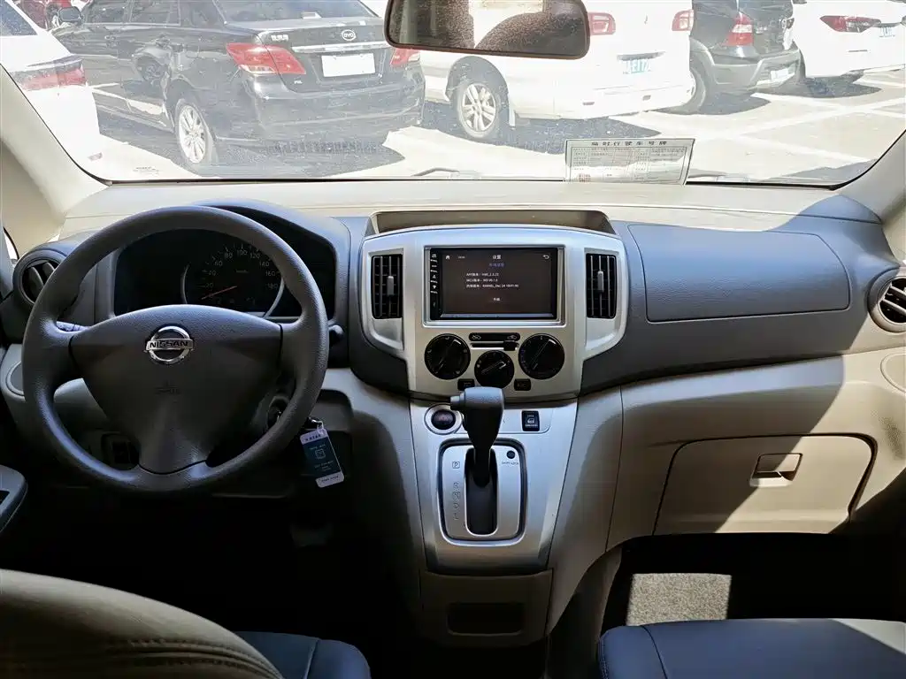 NISSAN NV200