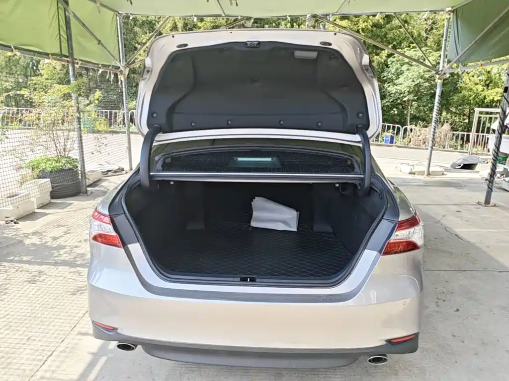 Toyota Camry — миниатюра 19