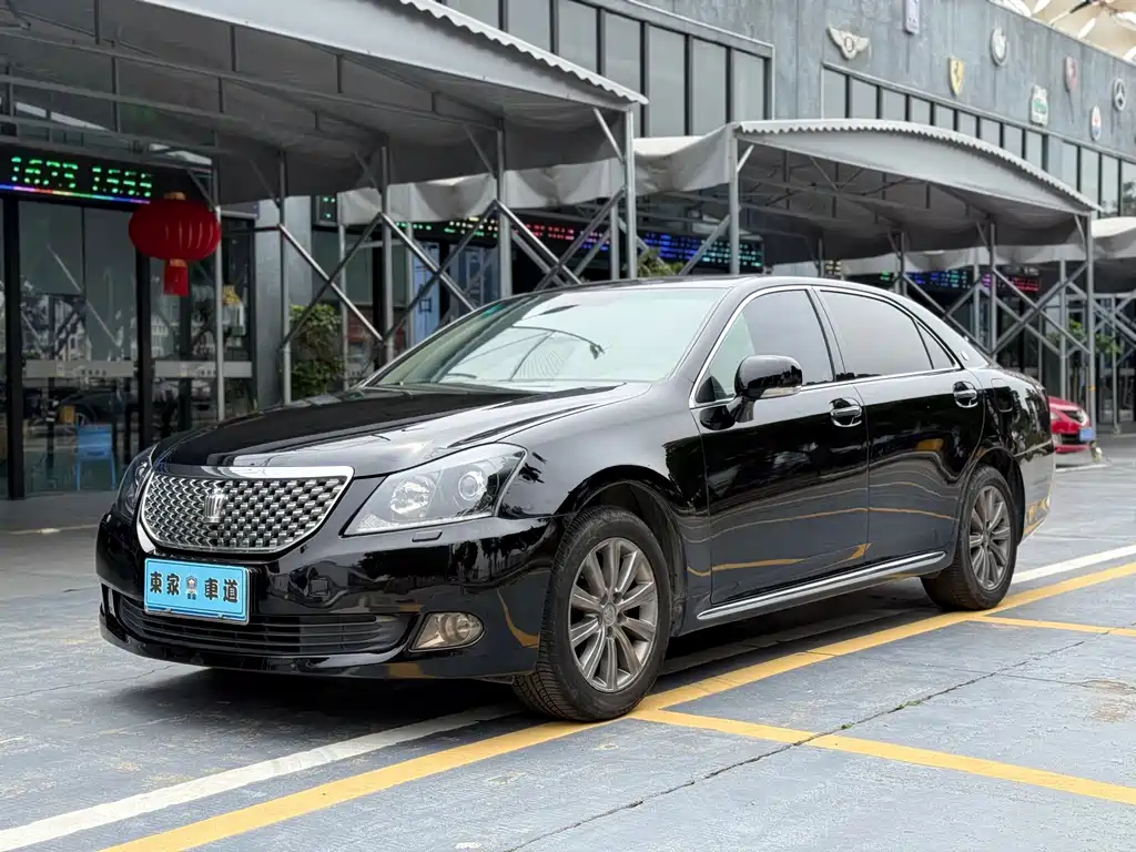 Toyota Crown 2011