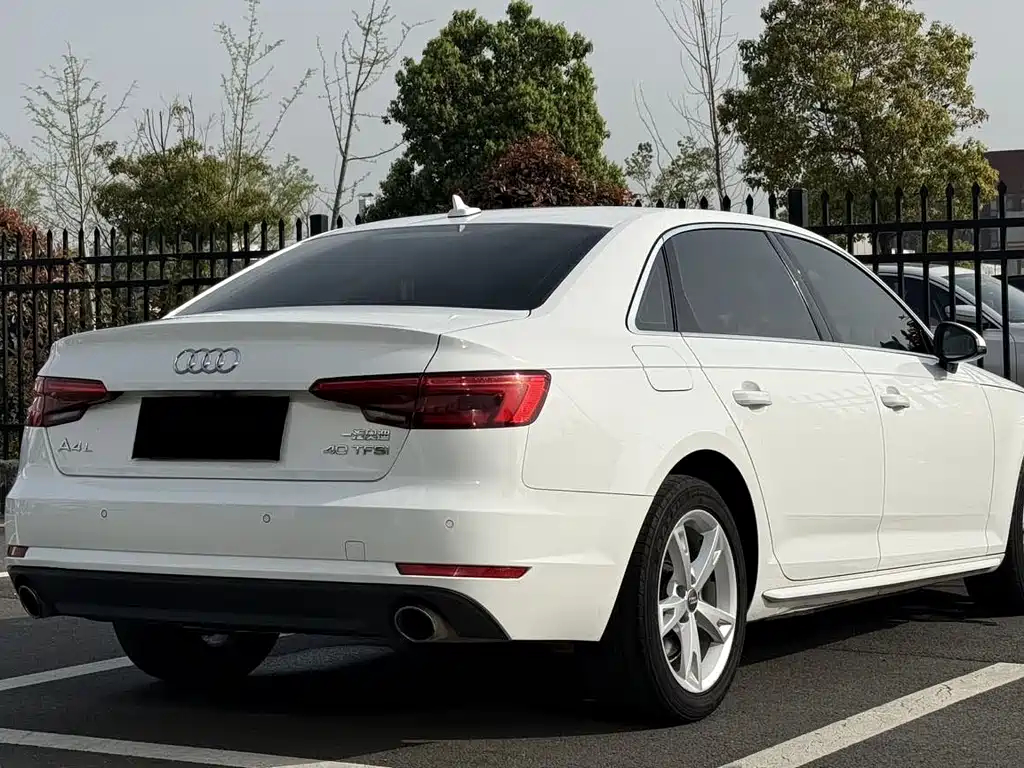 Audi A4L 2017 40 TFSI Fashion