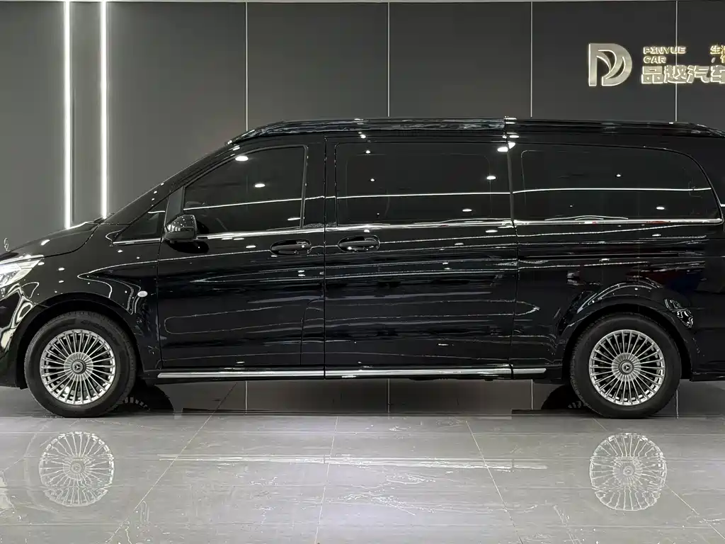 Mercedes-Benz Vito 2021 2.0T 7 мест