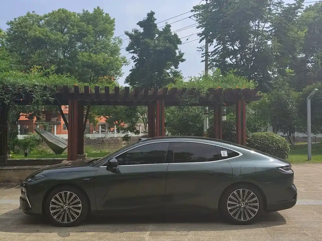 Geely Galaxy Galaxy 8 8 2025 130km EM-i Flagship