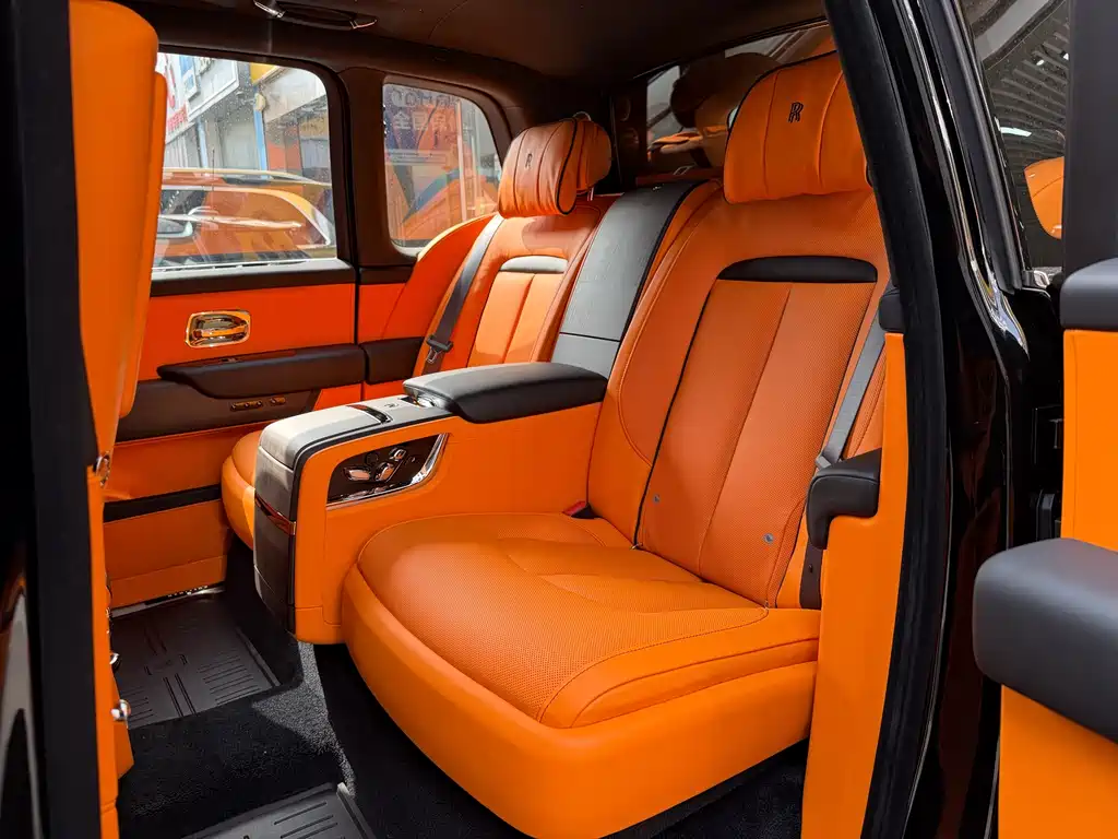 Rolls-Royce Cullinan 2025 мест