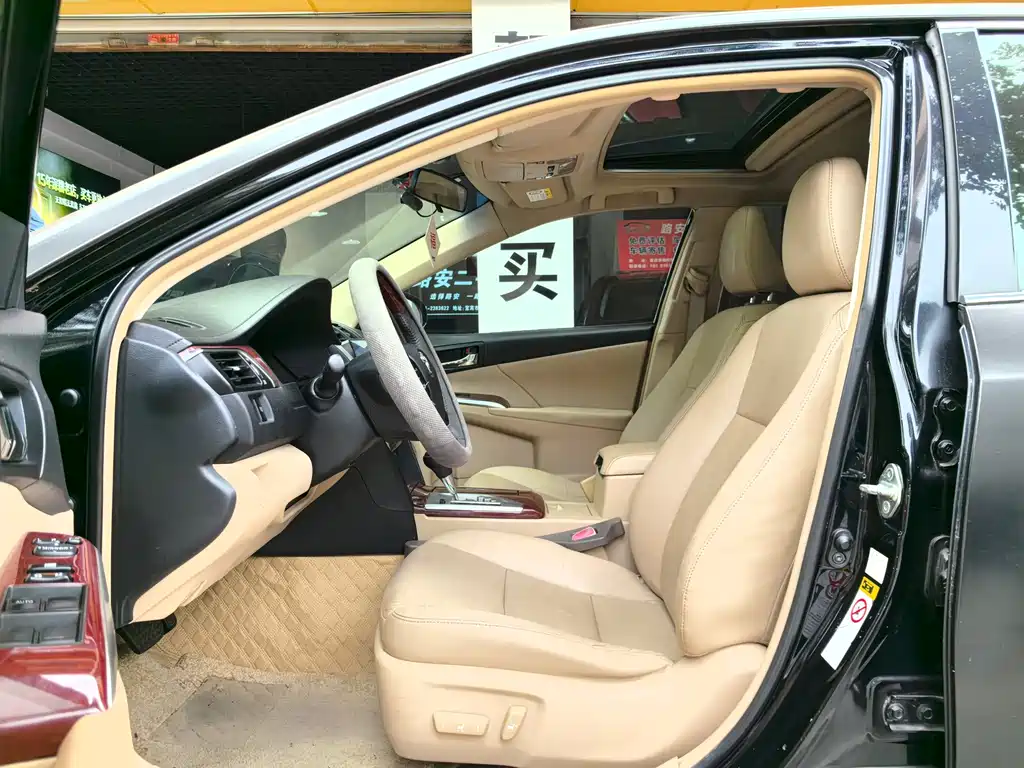 Toyota Camry — миниатюра 12