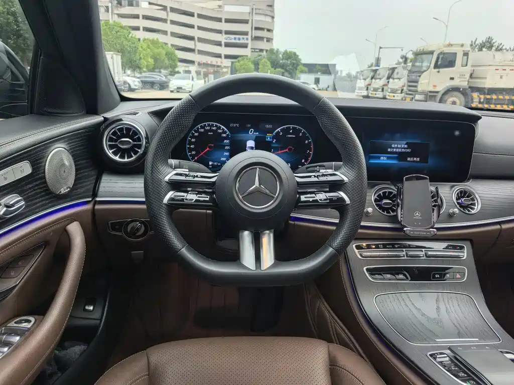 Mercedes-Benz E-Class — миниатюра 11