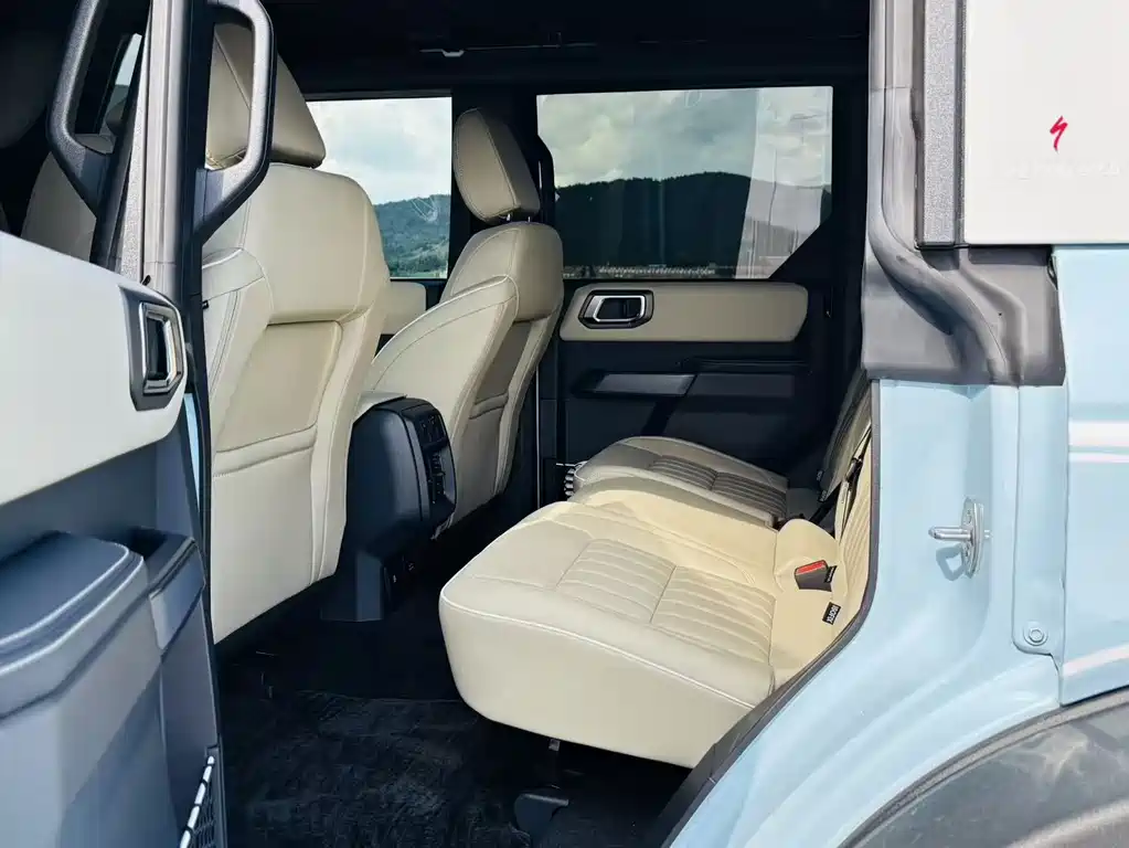 Заказать Ford Bronco 2026 года за 10 011 270 ₽  из Китая
