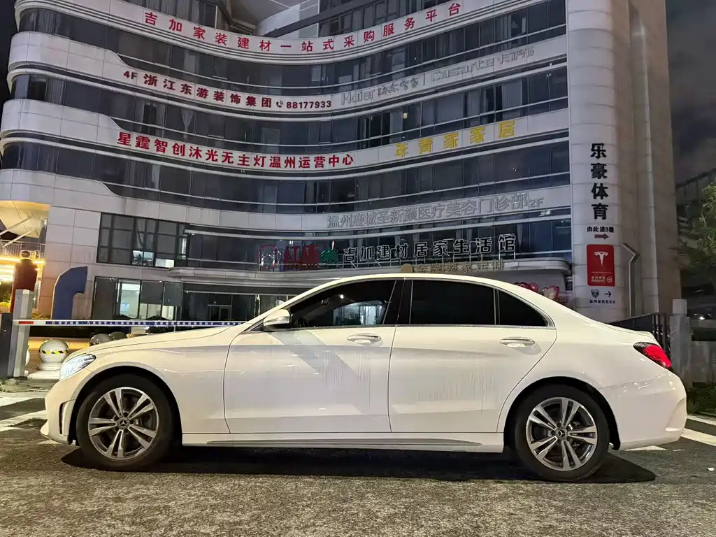 Mercedes-Benz C-Class — миниатюра 3