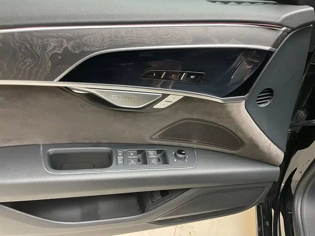 Audi A8 2021 Черный из Китая