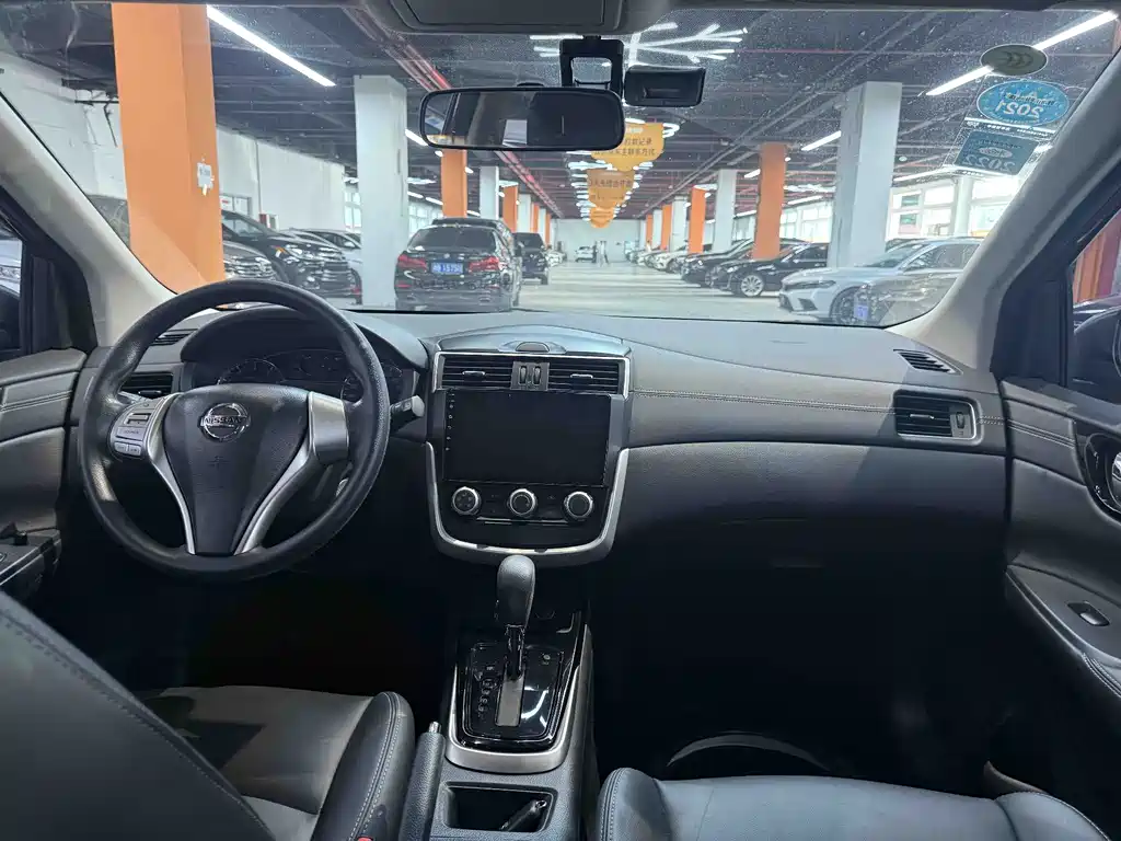 Nissan Tiida — миниатюра 9