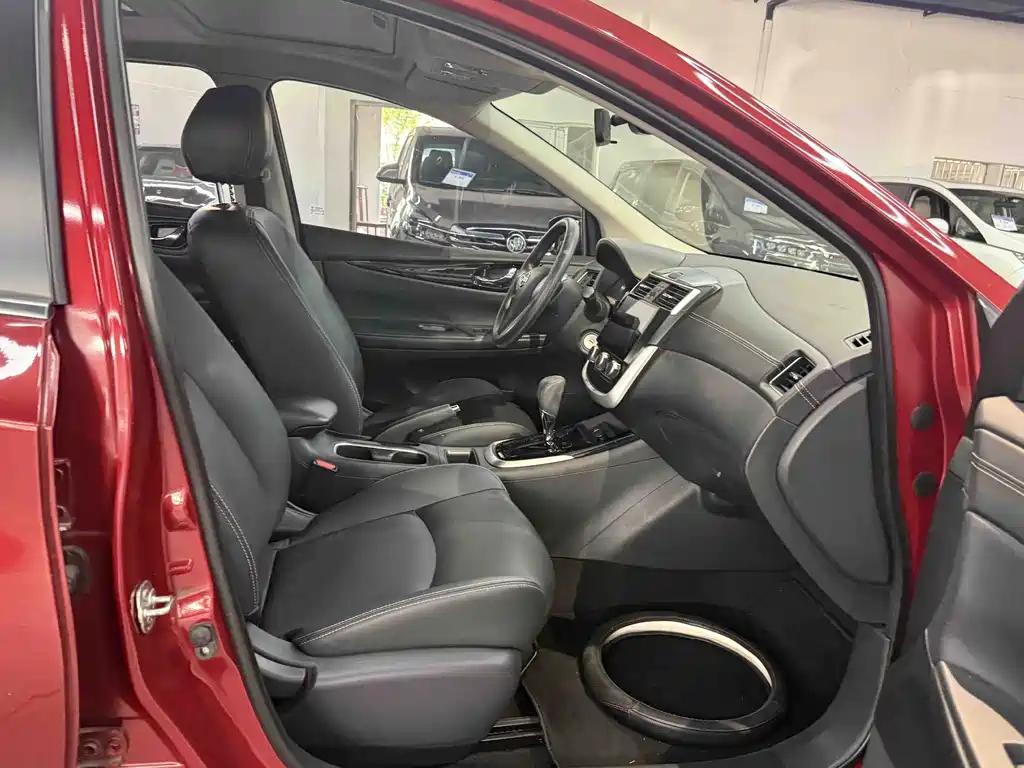 Nissan Tiida — миниатюра 11