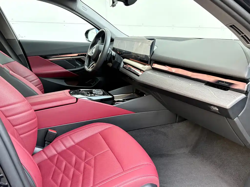 BMW 5 Series — миниатюра 12