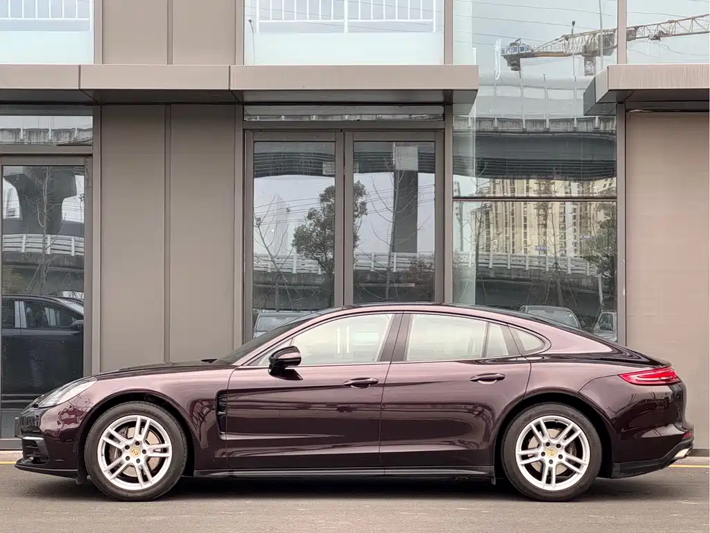 PORSCHE PANAMERA