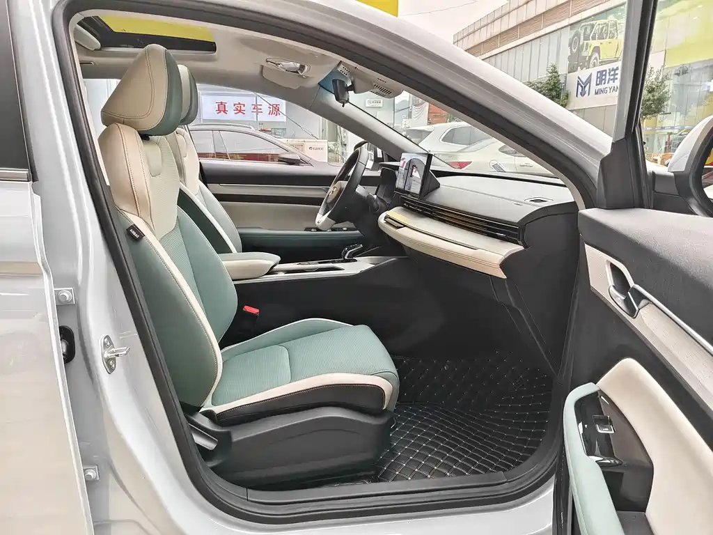 Geely L HiP — миниатюра 8