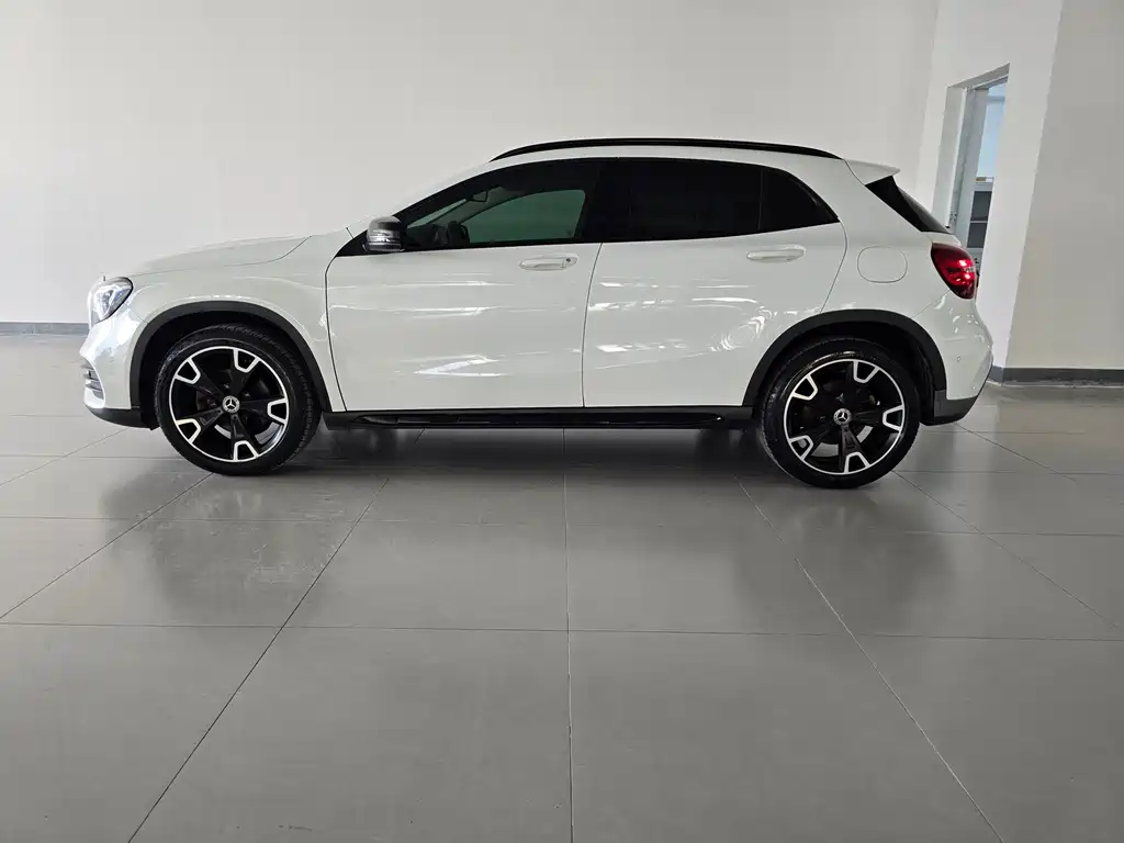 Mercedes-Benz GLA — миниатюра 8