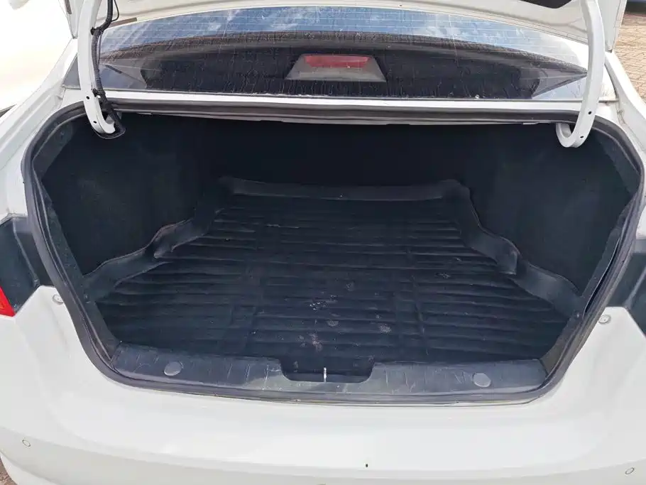 Roewe 350 — миниатюра 4