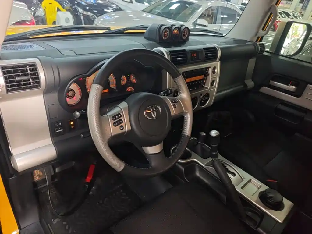 Toyota FJ Cruiser — миниатюра 10