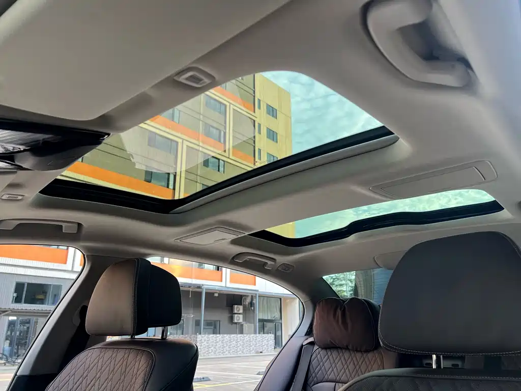 BMW 5 Series — миниатюра 11