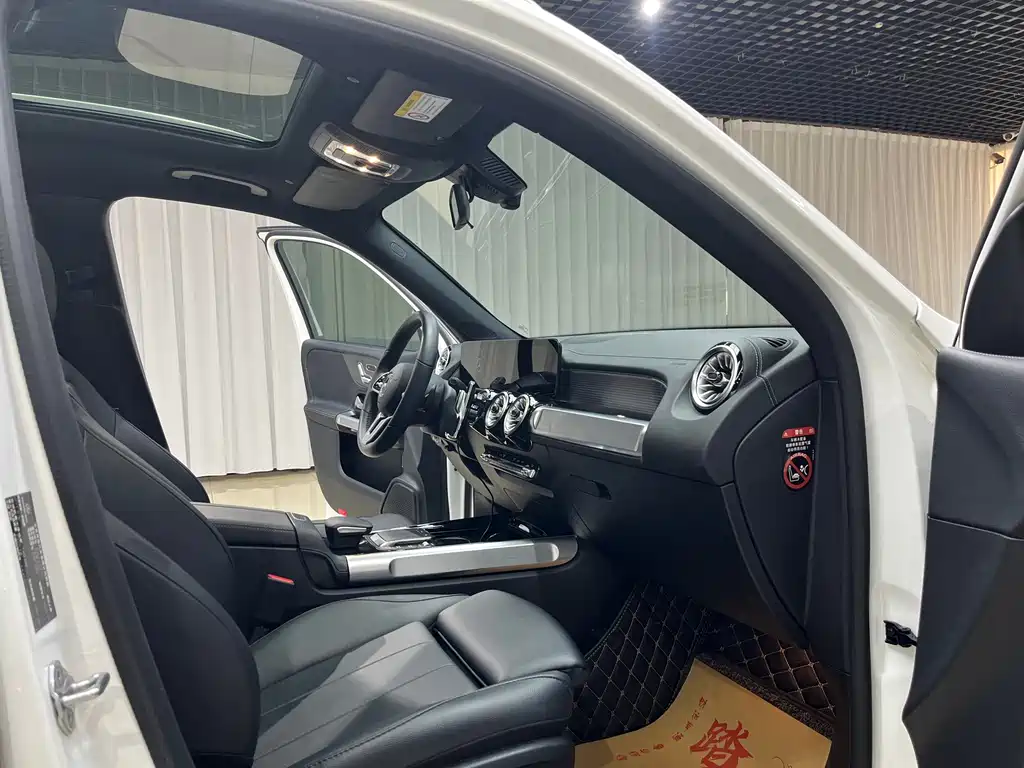 Mercedes-Benz GLB — миниатюра 11