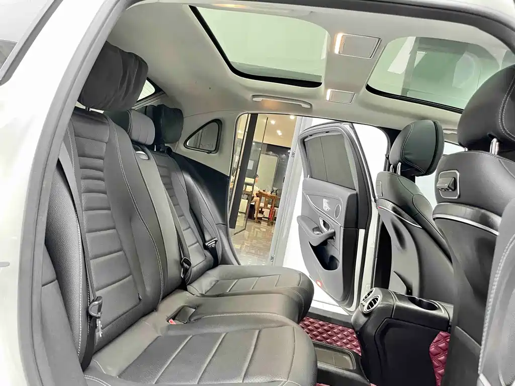 Mercedes-Benz E-Class — миниатюра 8