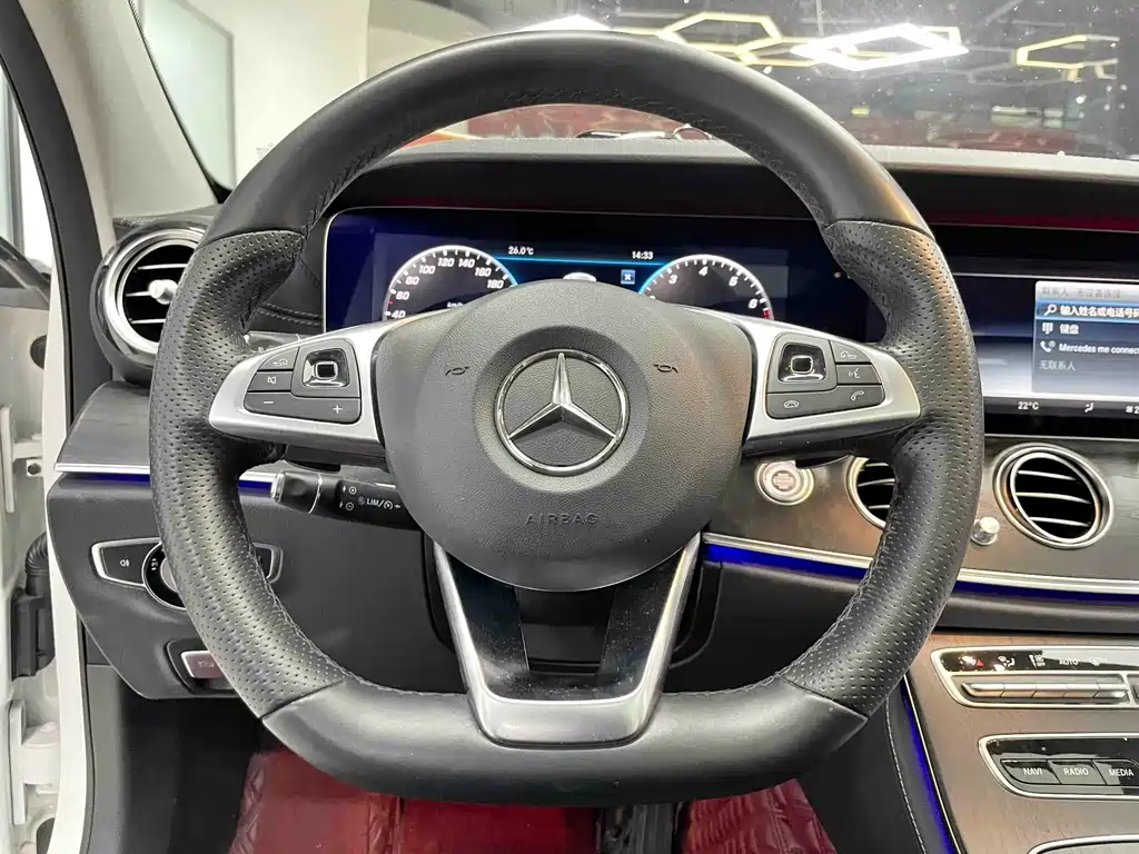 Mercedes-Benz E-Class — миниатюра 9