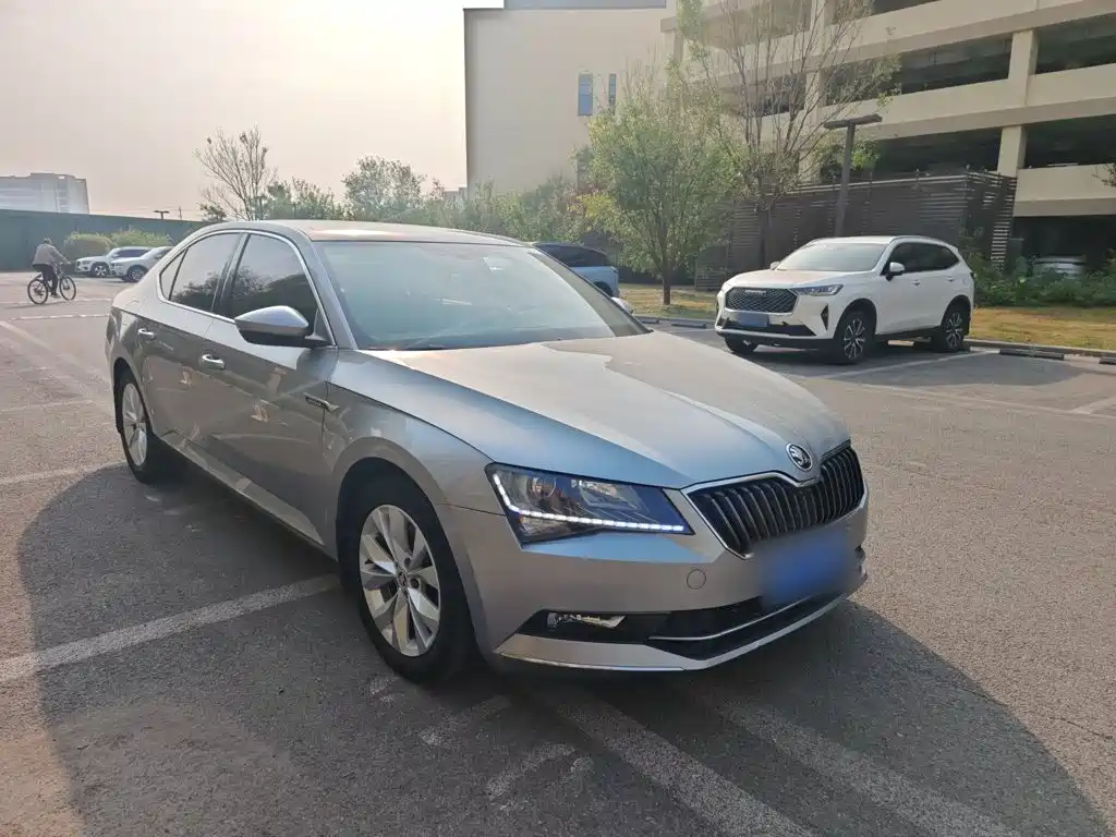 Skoda Superb — миниатюра 24