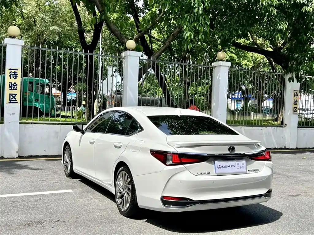 Lexus ES 2018 300h Executive V