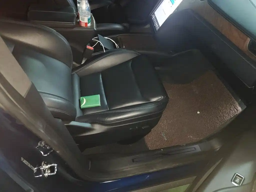 Tesla Model X — миниатюра 20