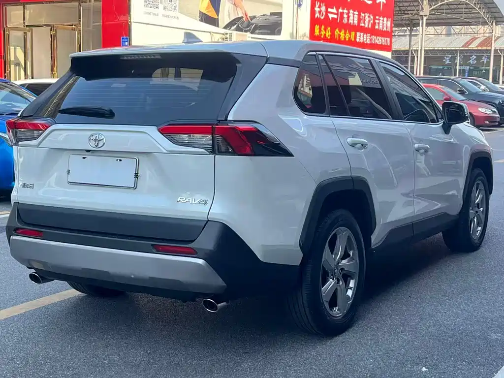 Toyota RAV4 — миниатюра 4