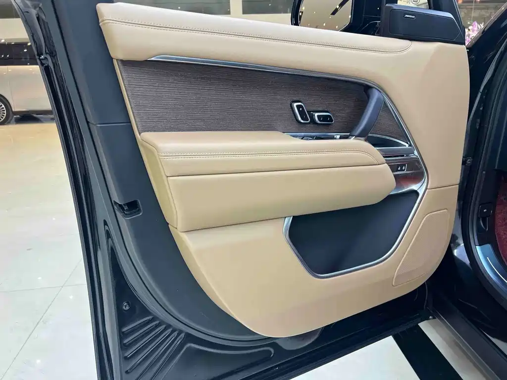 Land Rover Range Rover — миниатюра 9