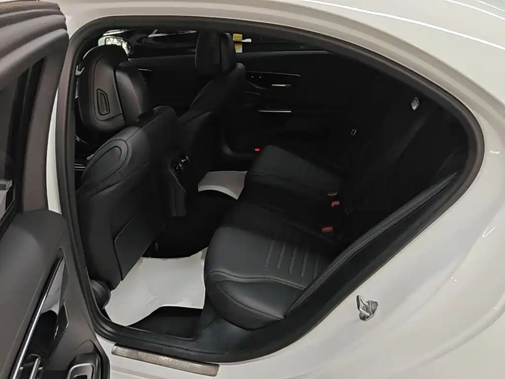 Mercedes-Benz C-Class — миниатюра 17