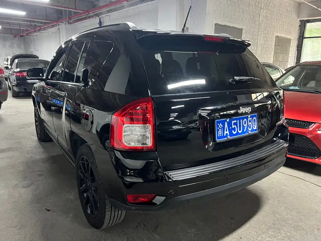 Jeep Compass (Import) — миниатюра 8