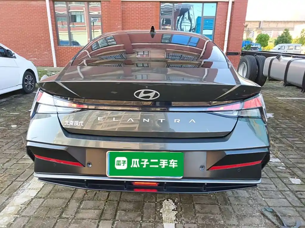 Hyundai Elantra — миниатюра 6