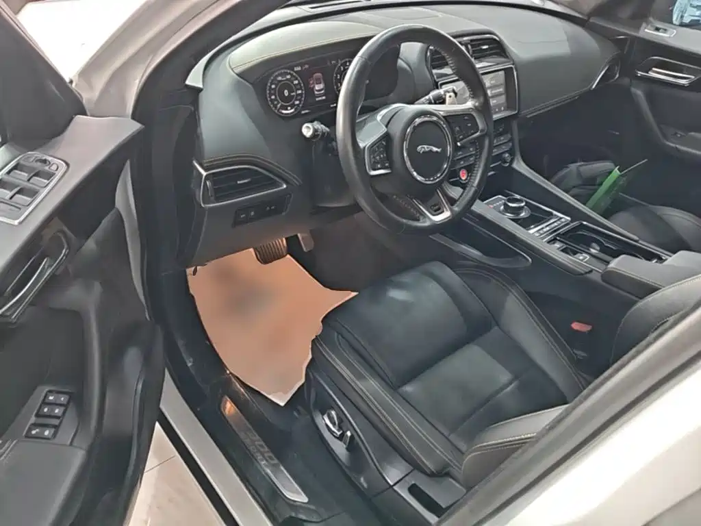 Jaguar F-PACE — миниатюра 16
