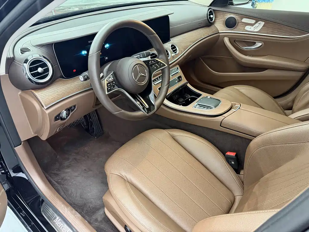 Mercedes-Benz E-Class — миниатюра 4
