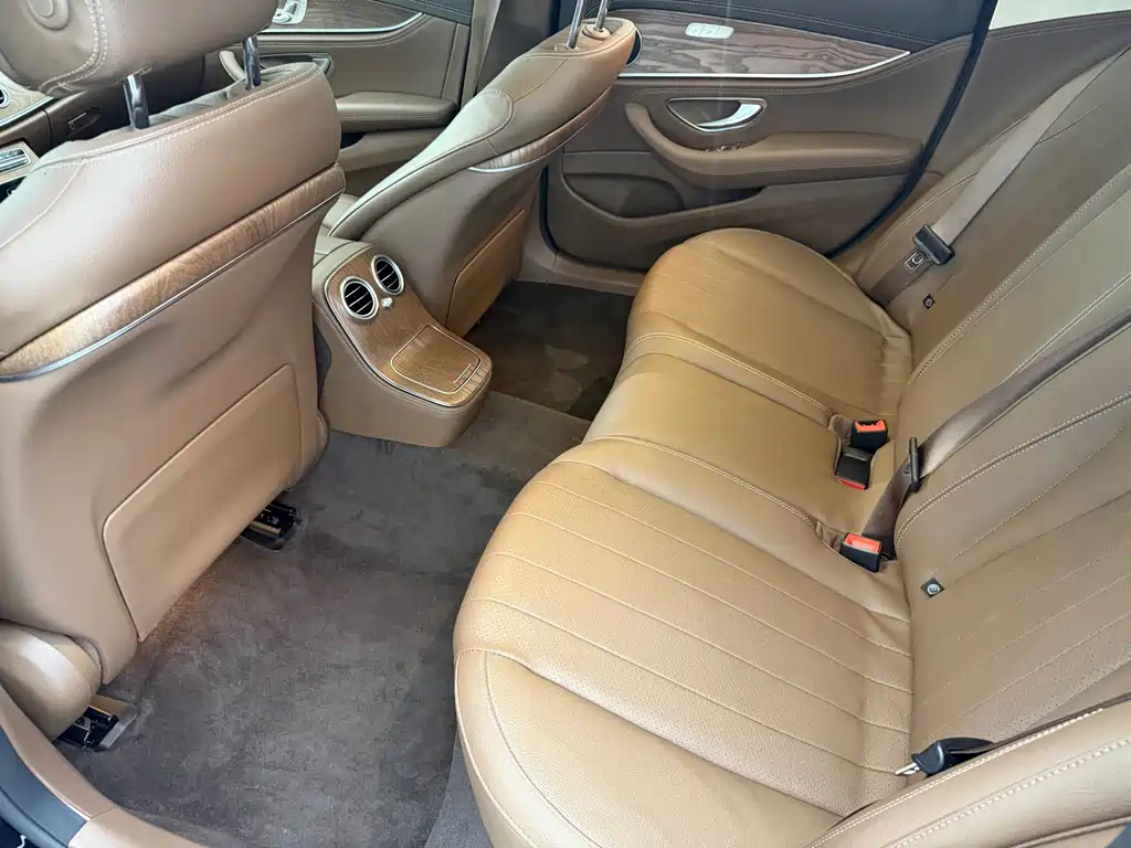 Mercedes-Benz E-Class — миниатюра 12