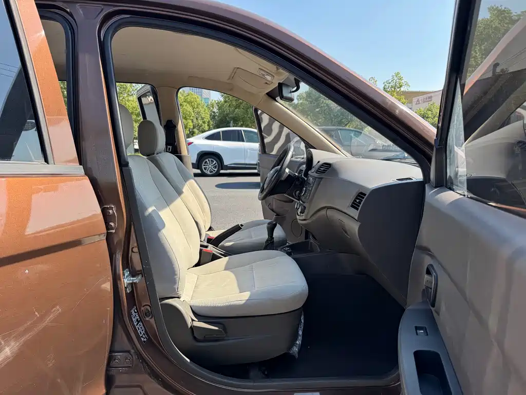 Wuling Hongguang — миниатюра 9